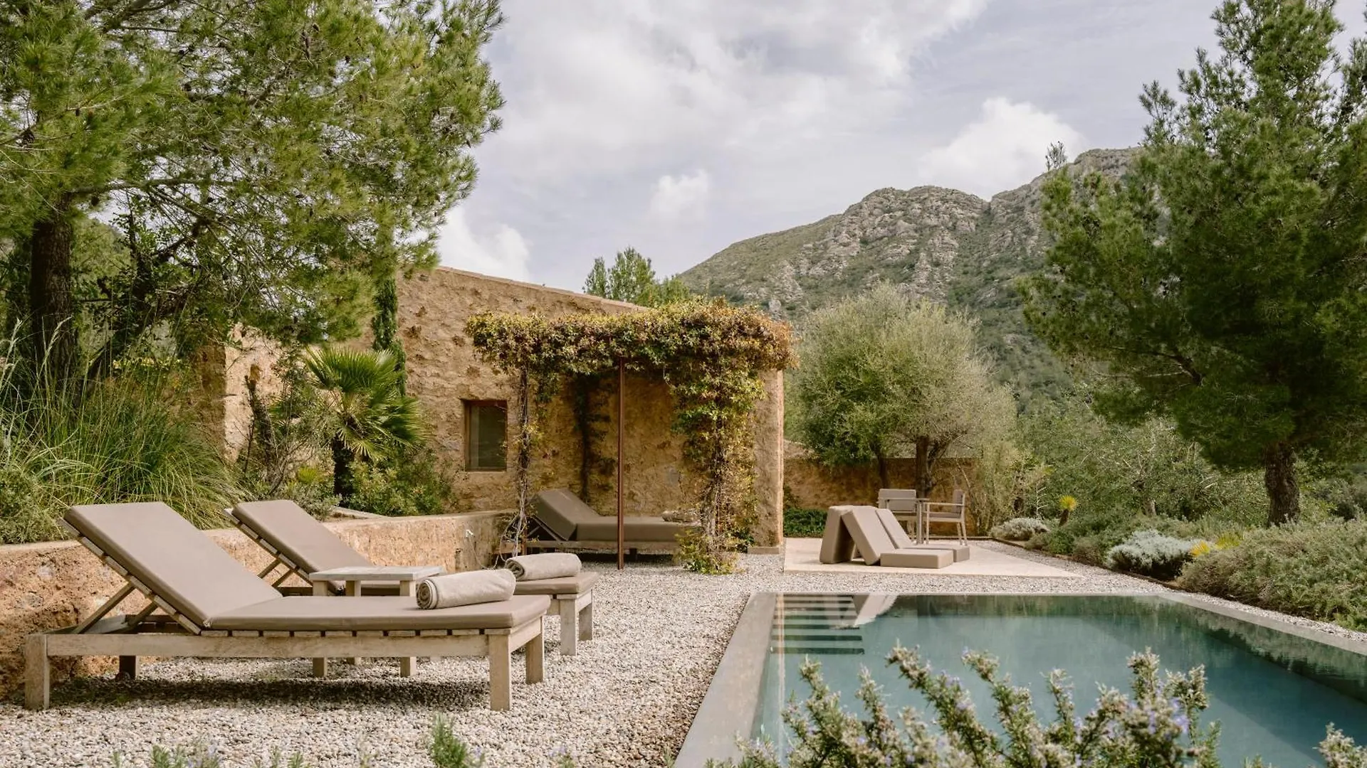 Es Raco D Arta Adults Only location